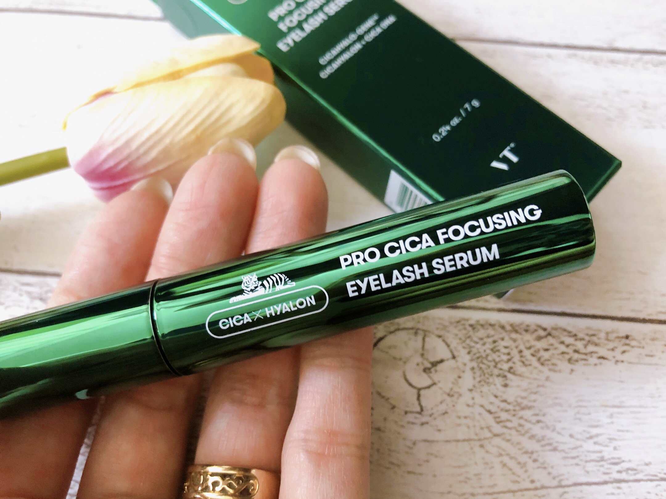 プロCICA フォーカシングアイラッシュセラム/VT/まつげ美容液を使ったクチコミ（2枚目）