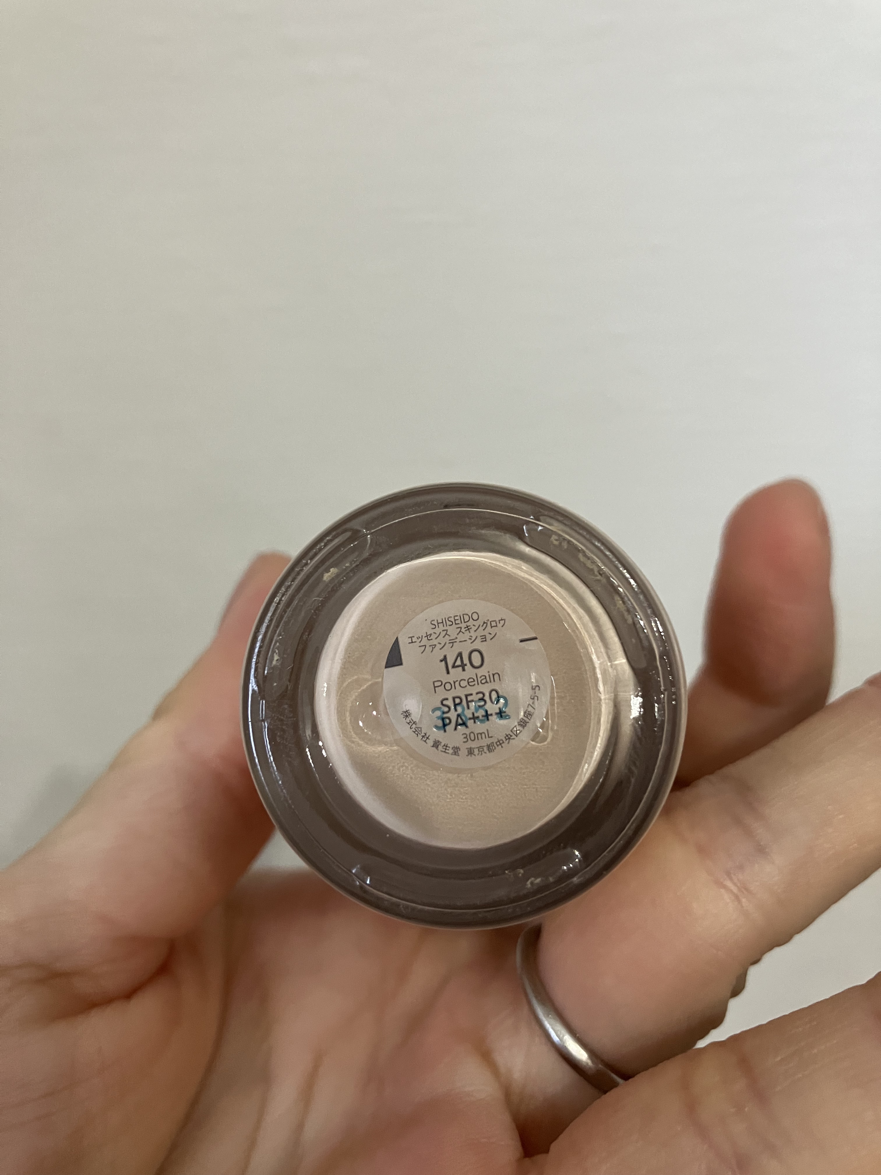 エッセンス スキングロウ ファンデーション 140 Porcelain/SHISEIDO/リキッドファンデーションを使ったクチコミ（2枚目）