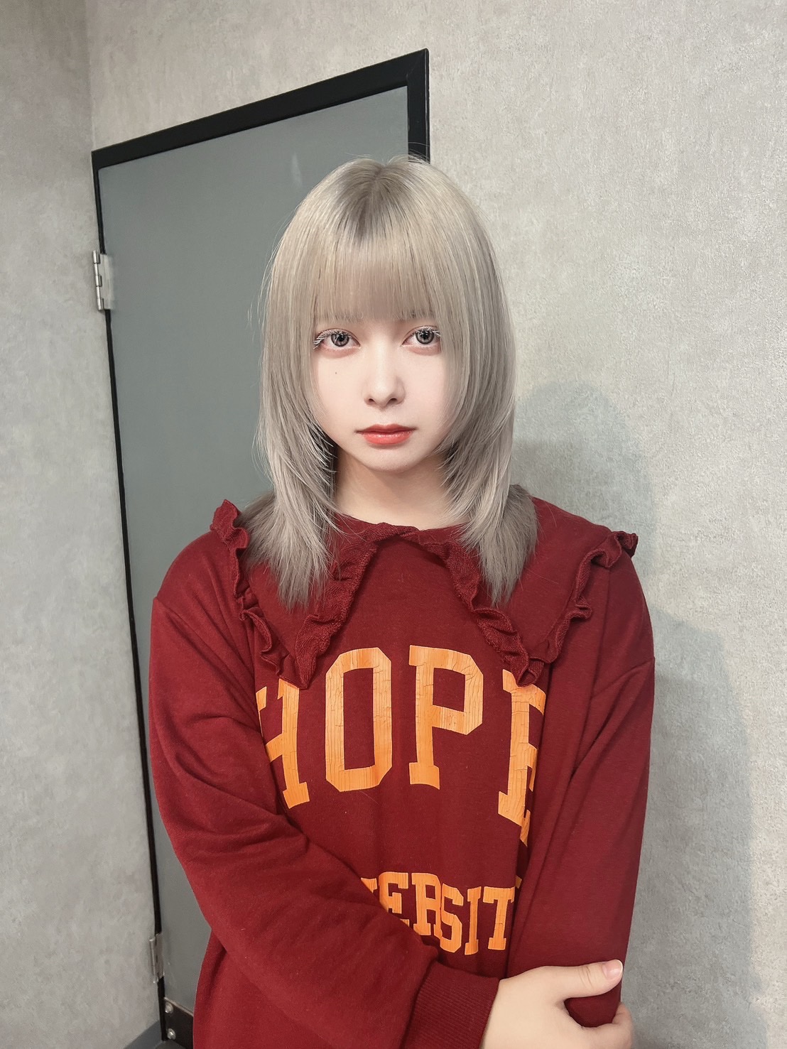 White Blond × Face Layer Cut

場所
【ally】東京都渋谷区神宮前3-20-15 中野ビル1F
.
料金
カット ￥7700
カラー ￥11000~
カットカラートリートメント ￥18700~
エクステ1本 ￥