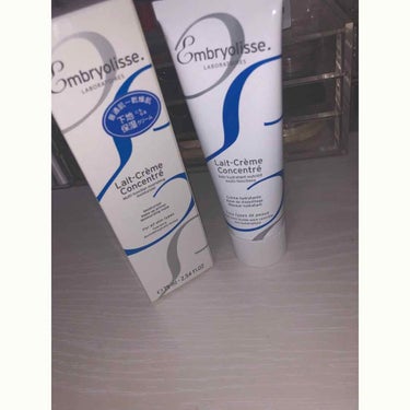  久しぶりの投稿です (◜௰◝)

  (💙) embryolisse   (保湿クリーム＆化粧下地ク)

乾燥するこの季節、どんなに乾燥肌向けのスキンケア商品を使ってもメイクをして何時間か経つと乾燥が