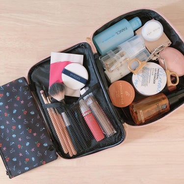 DAISO クリアポーチのクチコミ「#whatsinmybag 
#whatsinmypouch 

旅行のときのポーチをまとめま.....」（2枚目）