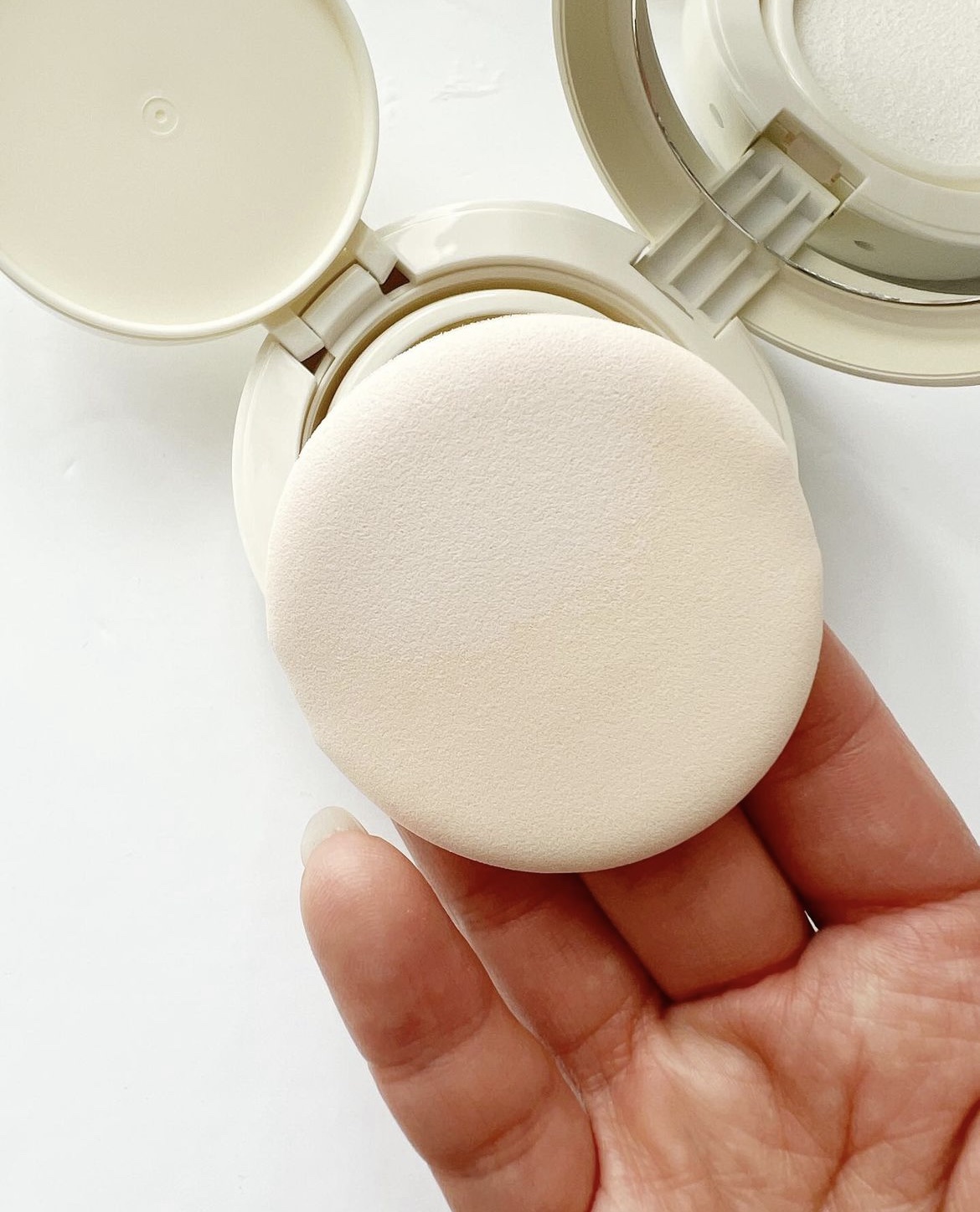 ベビー・パウダーパクト/モンディエス/ボディパウダーを使ったクチコミ（3枚目）