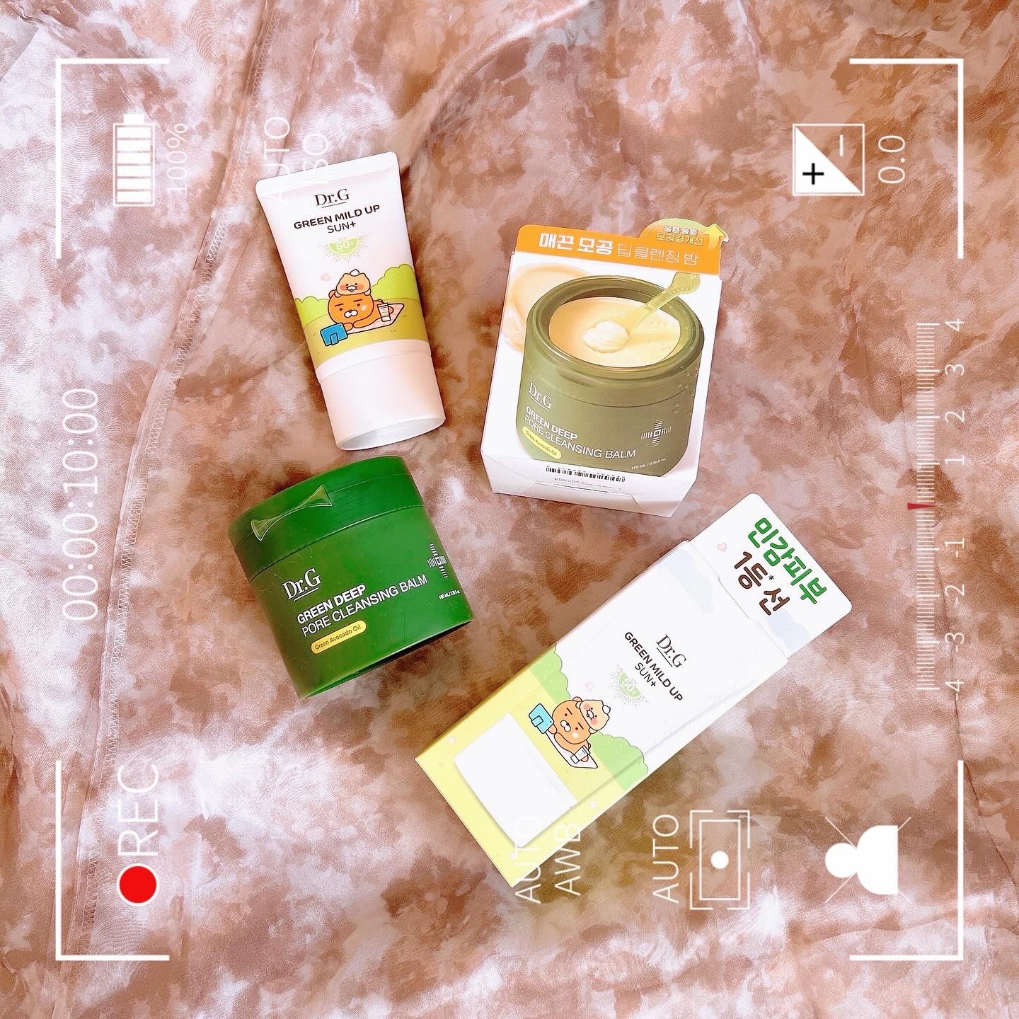 🥑グリーンディープポア クレンジングバーム🥑
3in1アボガド🥑シャーベットクレンジングバームです✨

最初は
バームでメイクなどの汚れを溶かし
オイルに変わると
ブラックヘッドや角質を優しく除去して
最後に
ミルクに変わり
つっぱら