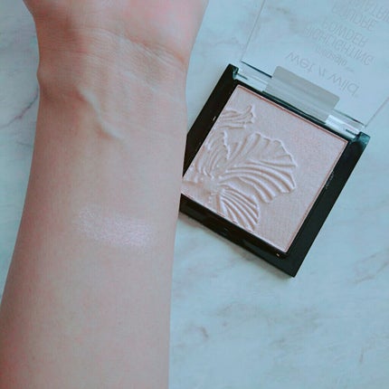 MegaGlo Highlighting Powder/wet 'n' wild/パウダーハイライトを使ったクチコミ(2枚目)