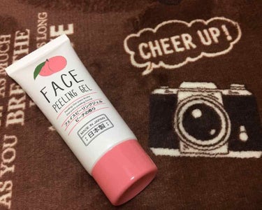 FACE PEELING GEL ピーチの香り🍑




LIPSで評判良かったけど半信半疑で購入。



今日の夜、実際に使ってみました！！


まず銀紙を開ける時に
中身が溢れでて大変でした(笑)
