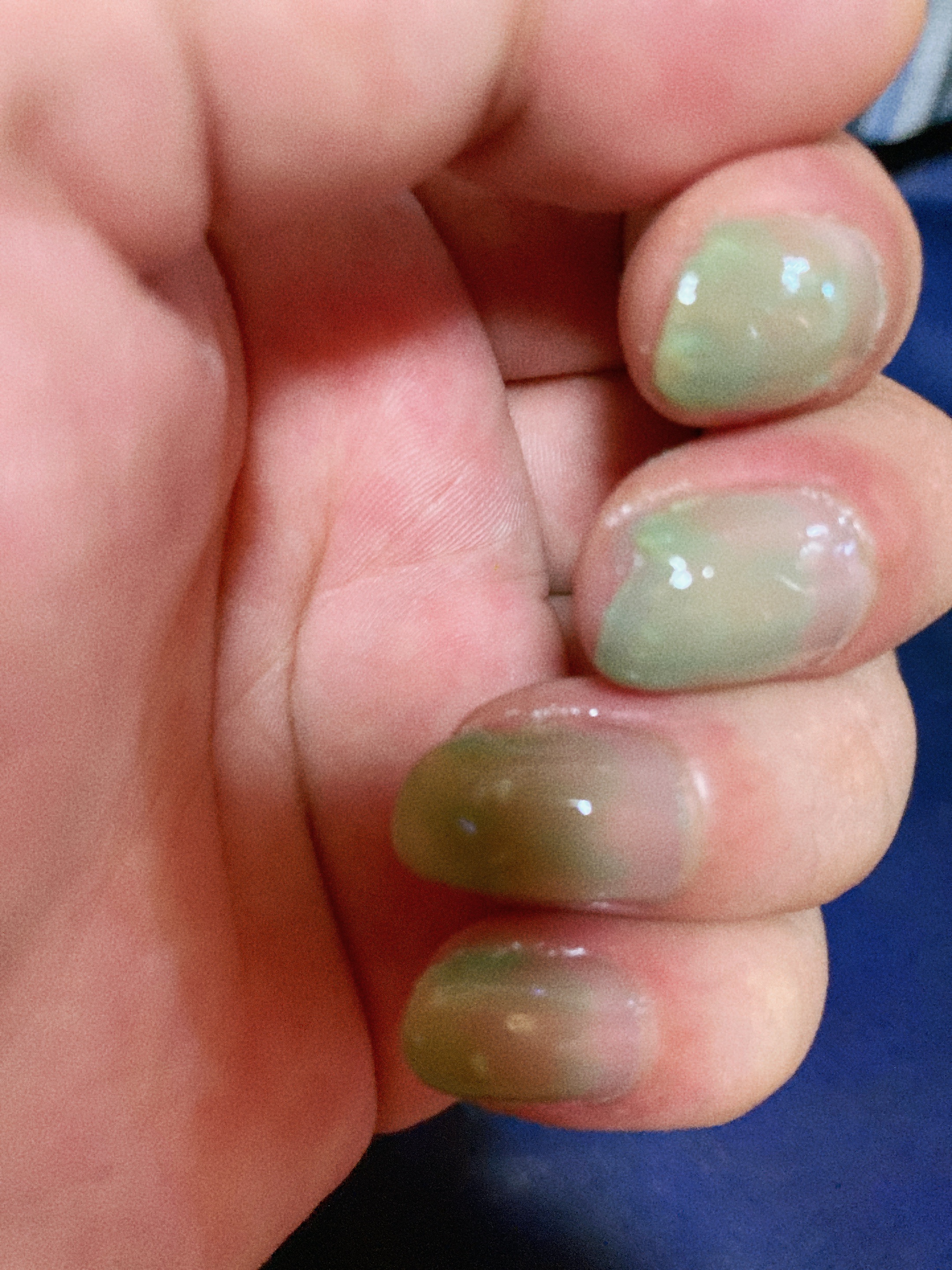 アンドバイロムアンド　グラッシードロップネイル GN01 アボカド/&nd by rom&nd/マニキュアを使ったクチコミ（2枚目）