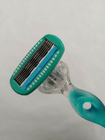 ハイドロシルク 敏感肌用 ホルダー (刃付き+替刃1コ)/ハイドロシルク/シェーバーを使ったクチコミ(4枚目)