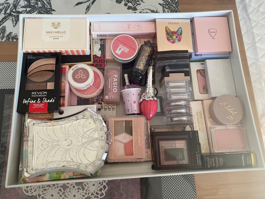 ぷぅぴぃ《紫コス部💜💗》 on LIPS 「#Myコスメ収納パート③雑すぎる私のコスメ収納🤣コスメがまだま..」(6枚目)