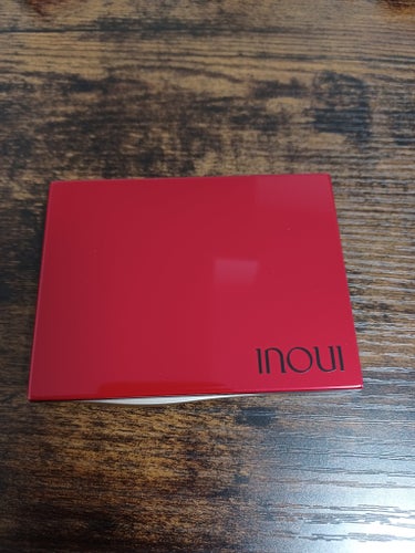 INOUI パウダーファンデーションのクチコミ「・受ける光を自分の肌で吸収発光&反射コントロール。骨格、色、質感を際立たせる、インウイ独自のヒ.....」（1枚目）