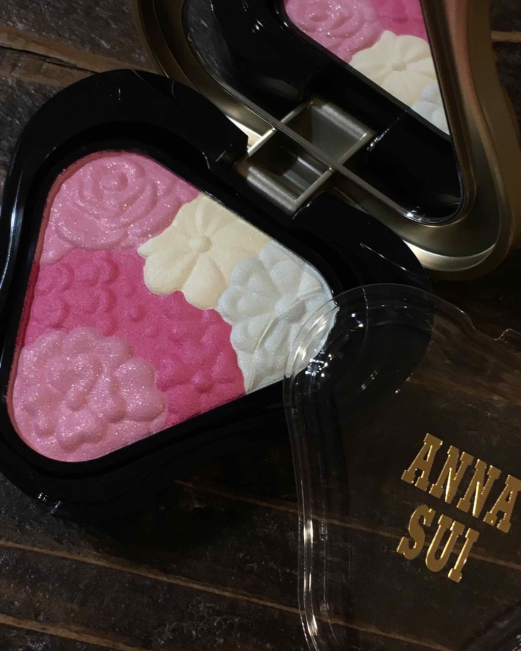 ANNA SUI フェイスカラー Mのクチコミ「アナスイ フェイスカラー #300💡

アナスイ、若い頃は大好きでした❤️
なんとなく、もぅ若.....」（1枚目）