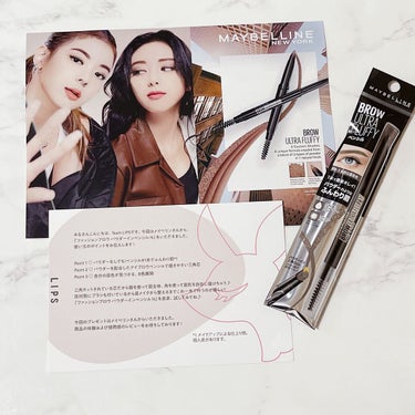 今回はLIPSさんを通して
MAYBELLINE NEW YORKさんから
ファッションブロウ パウダーインペンシル Nを
いただきました‼︎
パウダーを配合されていて、さらに先が
三角形になっているの