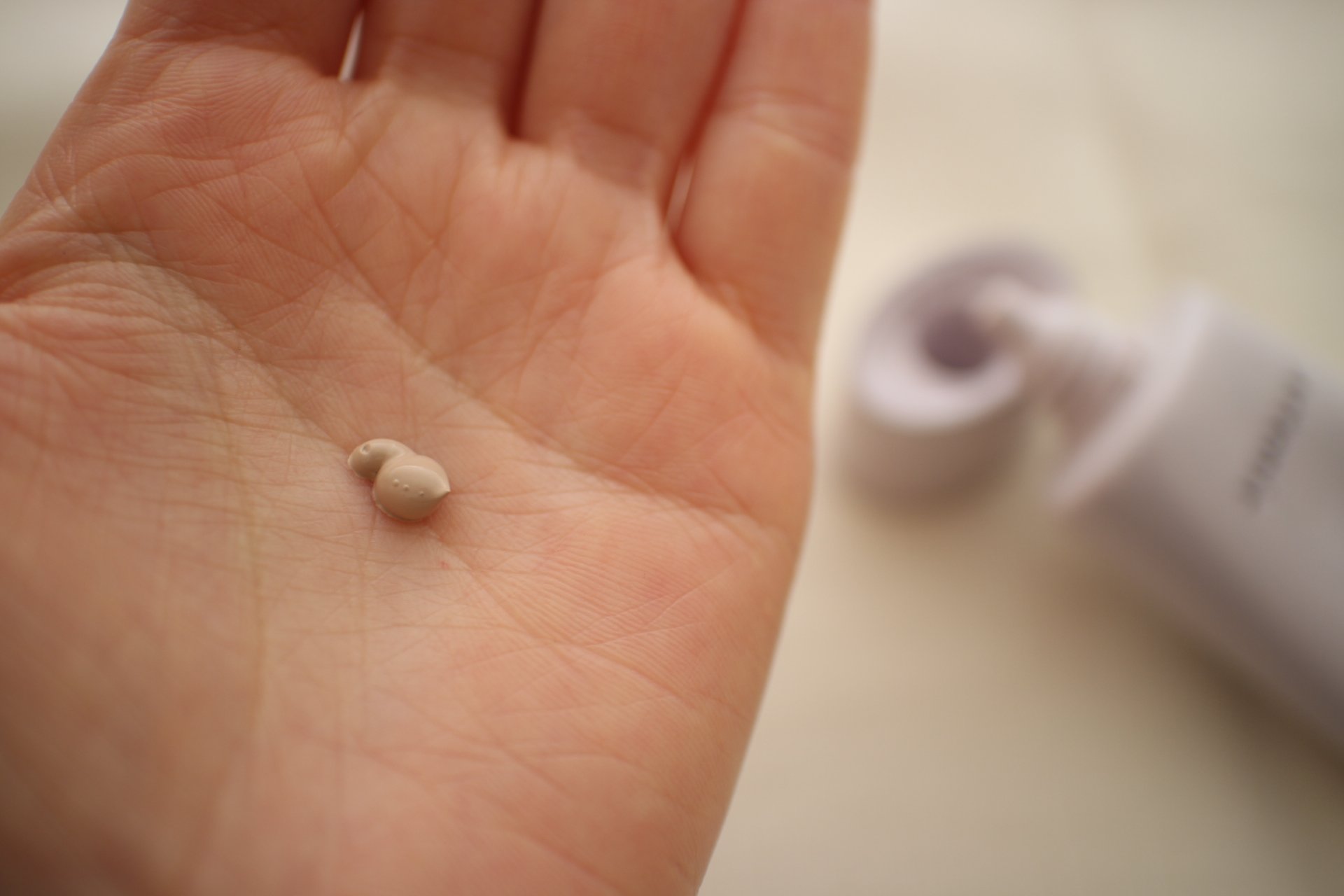 エアリーエッセンスＢＢ 74番ナチュラル/アテニア/化粧下地を使ったクチコミ（2枚目）