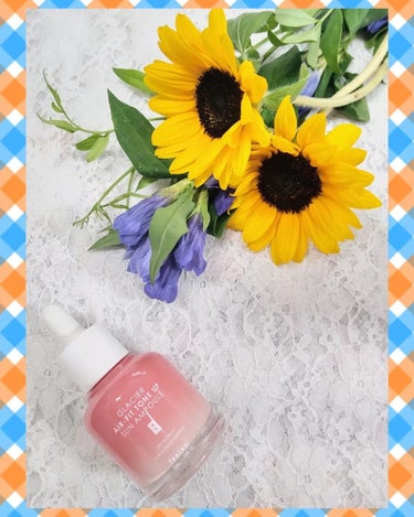 「ナチュラルにトーンアップするサンアンプル💗」

feelxo(ピルソ)
グラシアエアフィットトーンアップサンアンプル
SPF50 PA+++

知らないブランドさんでしたが、使ってみるととっても良かったです😌

とろーんとしたなめらかで美容液みたいなテクスチャーで付け心地も良く◎
手に取ると色が明るく見えますが、
ほんのりとしたピンク色なのでナチュラルなトーンアップ効果も🧡

これ1つでトーンアップ&日焼け止め&保湿効果が期待できる優秀なアイテムです✨

🔶5種のヒアルロン酸とパンテノール配合で保湿
🔶バクチオール配合で色素沈着・シミ改善
🔶しっとりとした使い心地の下地

このようなトーンアップアンプルをお探しの方に使いやすいと思います😊

お読み頂きましてありがとうございました🙇

#PR 
#ピンクトーンアップ
#ピルソトーンアップアンプル
#ピルソピンクトーンアップアンプル
#ピルソエアフィトト－ンアップアンプル
#feelxo#氷河水セラム
#pinktoneup
#feelxosuntoneupの画像 その0