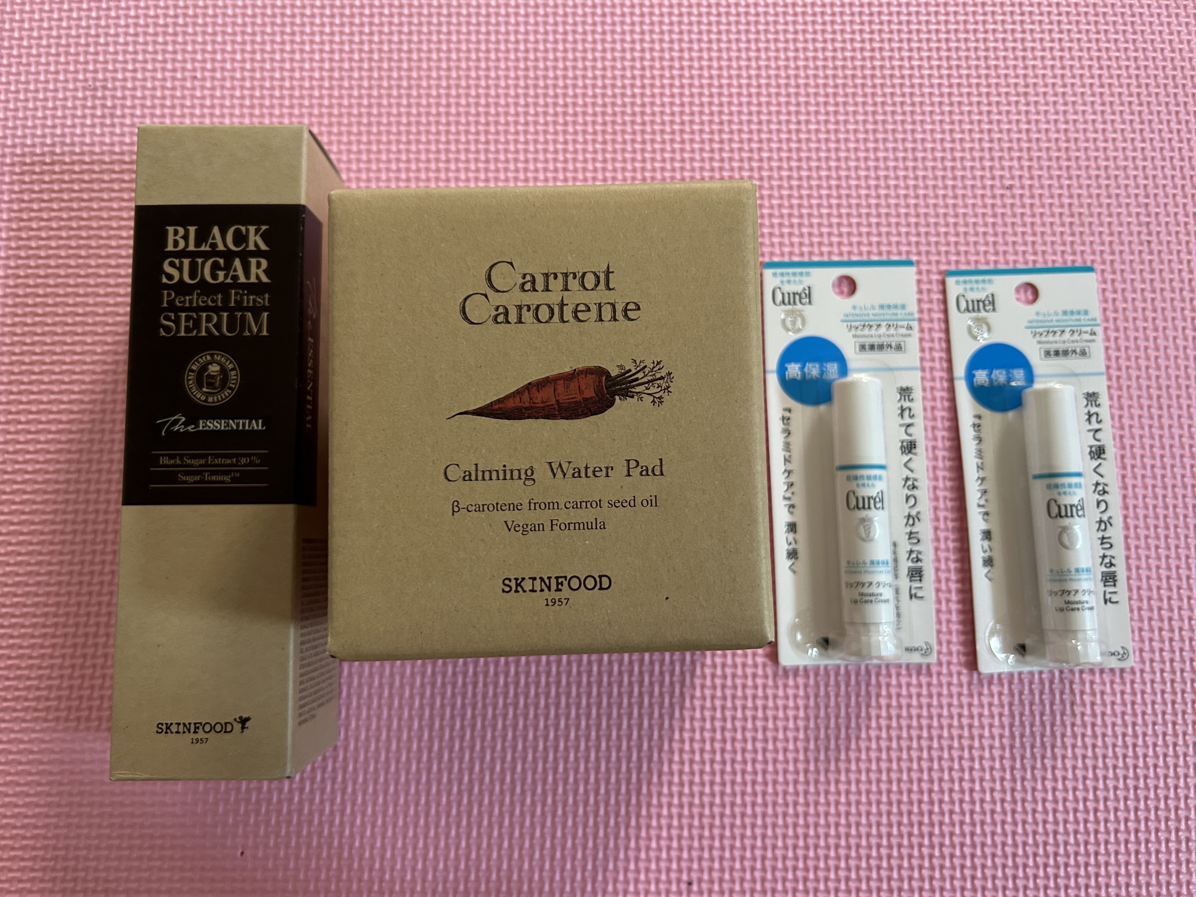 ブラックシュガー パーフェクト ファーストセラム  ザ・エッセンシャル/SKINFOOD/美容液を使ったクチコミ（1枚目）