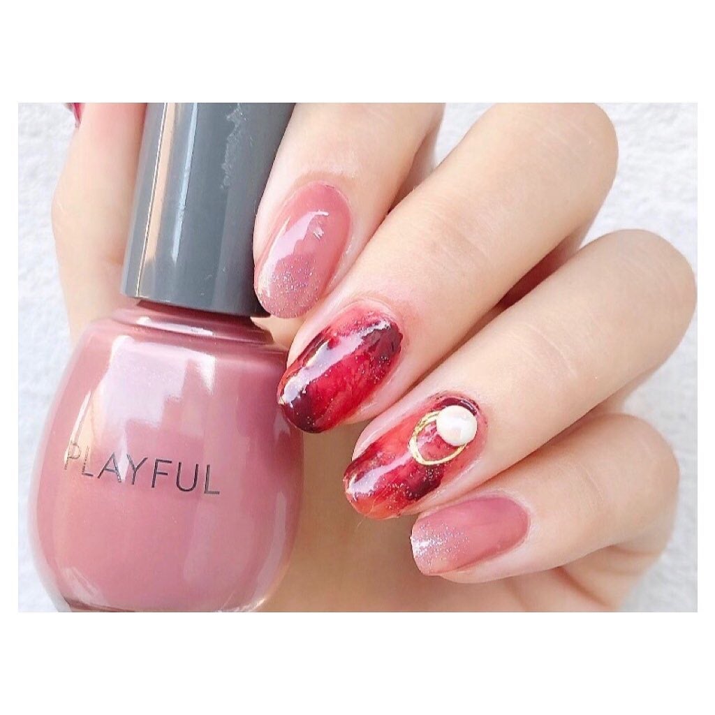 𝘼𝙮𝙪 ❦ 𝑆𝑒𝑙𝑓 𝑁𝑎𝑖𝑙 on LIPS 「❥こんばんは😌PLAYFULLを使って赤べっ甲ネイルを..」(1枚目)