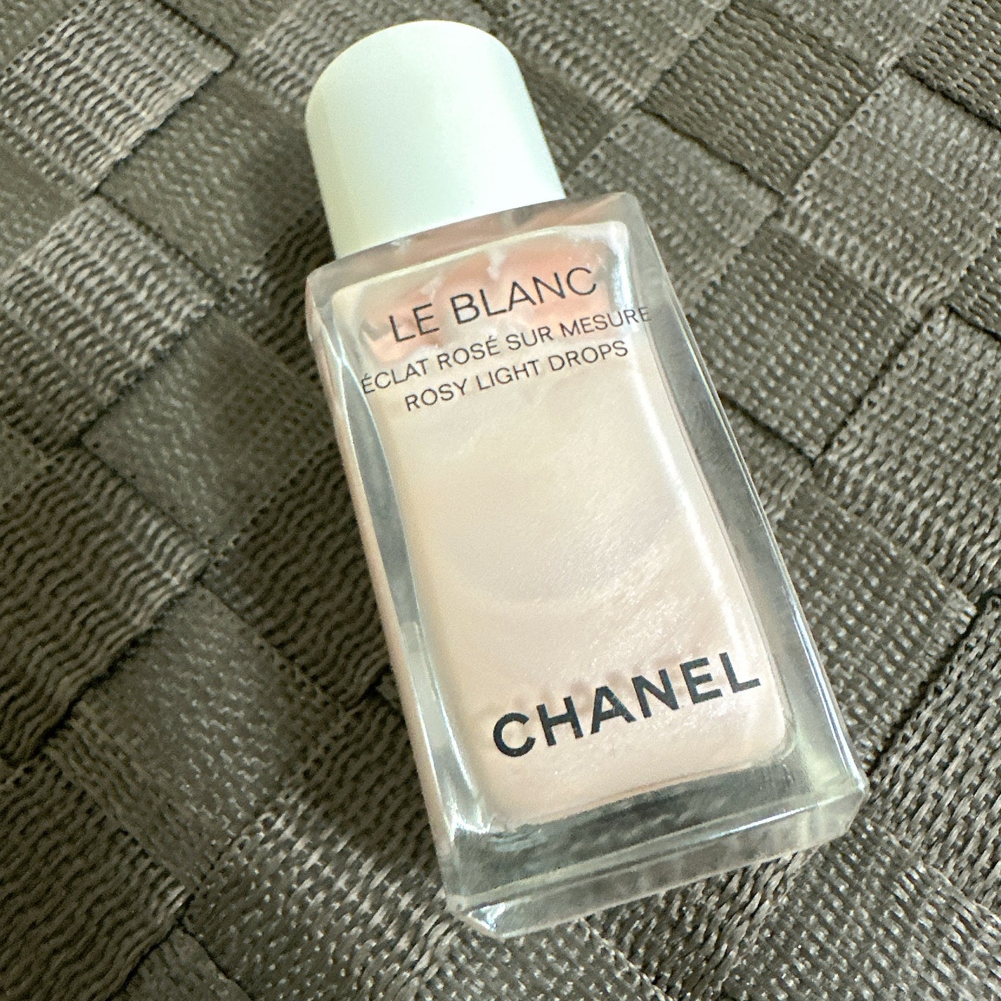 ル ブラン ロージー ドロップス/CHANEL/リキッドハイライトを使ったクチコミ(1枚目)