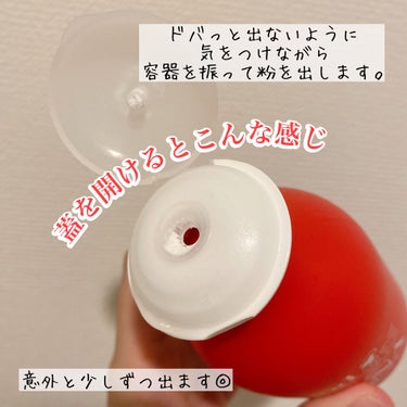 翌日の化粧ノリアップには欠かせない1品💆‍♀️✨

毛穴撫子 👘
重曹スクラブ洗顔 

主にお出かけする前の日、友達と遊ぶ前日に使用しています🎶
元々は妹が使用していて、家にあったのを使ってみたら｢これはいい！！｣となり、
わたし自身も購入して、しばらく使っています。

毛穴の黒ずみが完全になくなることはありませんが、、
これを使うと毛穴のザラつきがなくなり、肌を触るとツルツルに。
そして化粧ノリが良くなる感じがします✨

粉の洗顔料のような感じで、粉を泡立ててから使います。
泡立てたものを触るとスクラブのようにプツプツ。
これがきっと毛穴のザラつきを取ってくれるんだろうな～と思いながら優しく顔を洗っています(笑)

もう数年使っていますが、これよりいいものが見つかるまではしばらく使い続けると思います。
お値段も1,320円なので、コスパ良く満足しています🙆‍♀️

フォロー、コメントお気軽に◎
フォロバします◎

#リピアイテム
#ガチレビュー 
#洗顔
#毛穴ケア 
#主婦
#いいね返しの画像 その1