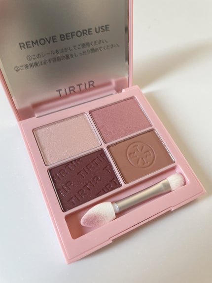 rom&nd ベターザンアイズのクチコミ「TIRTIR ミルキー メロウ シャドウ 03 ローズ
スウォッチ:上から指塗り→チップ塗り.....」(2枚目)