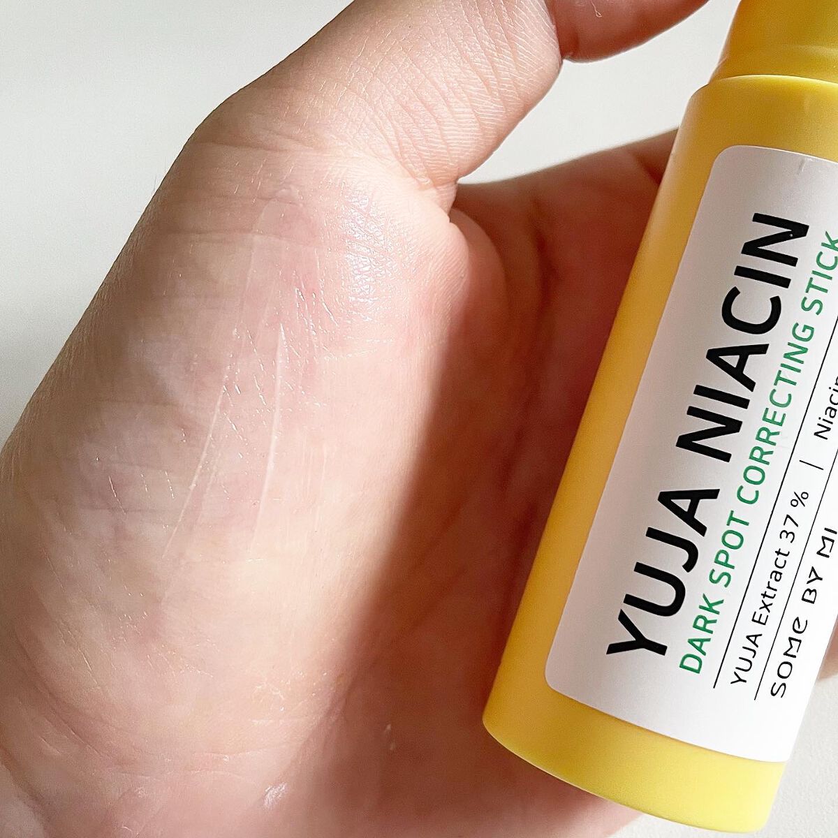 ゆずナイアシンダークスポットコレックティングスティック/SOME BY MI/美容液を使ったクチコミ（2枚目）