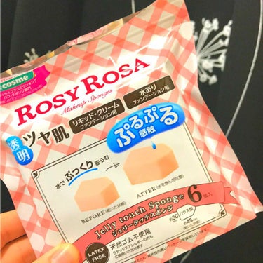 ROSY ROSA ジェリータッチスポンジ

口コミがとても良かったので、気になって買ってみました。
ずっと100均のひし形のスポンジを使っていました。
水を含ませると膨らんで少し柔らかくなります。
水