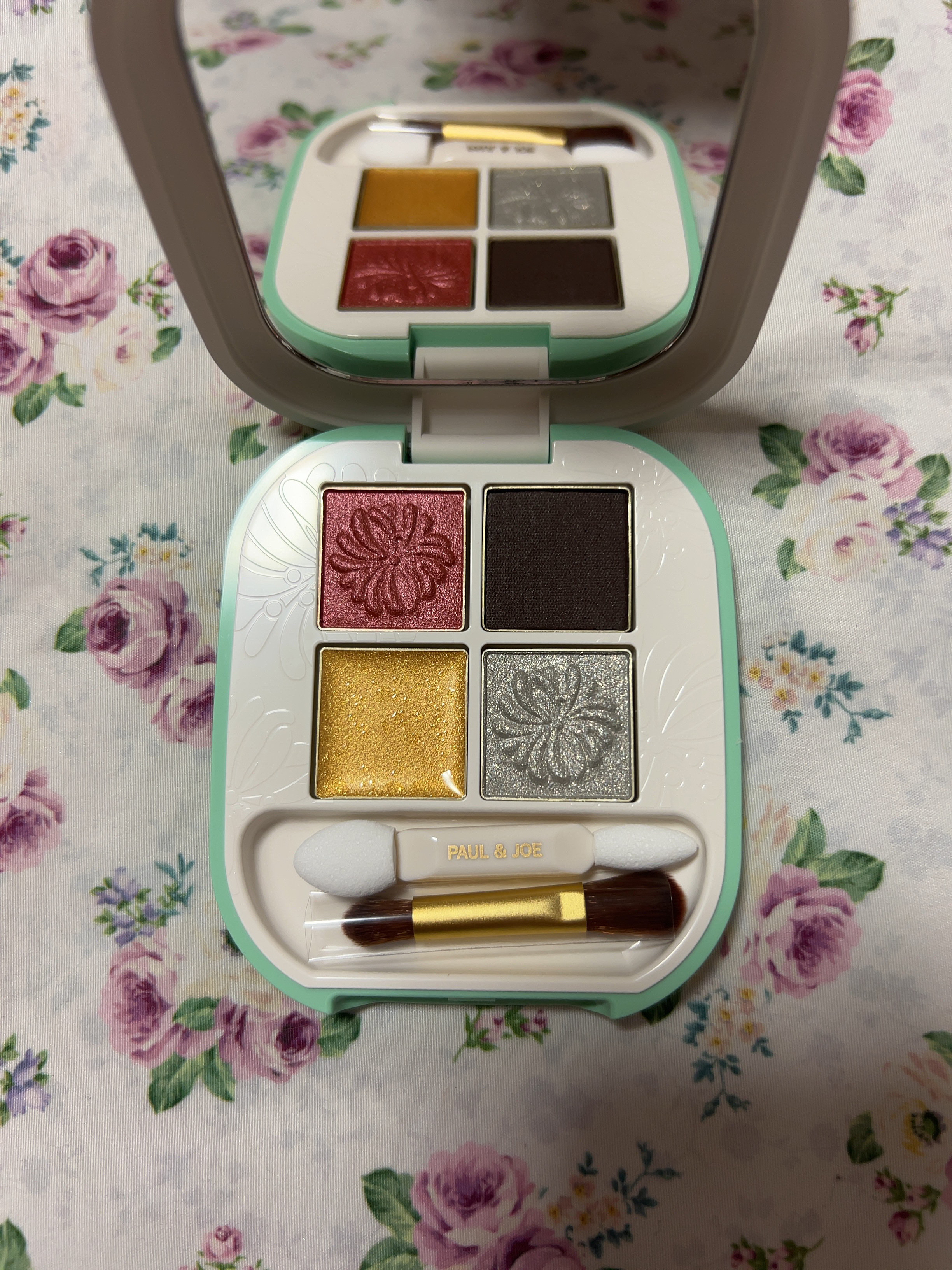 ポール ＆ ジョー アイデザイン パレット 04 フィルム ダムール/PAUL & JOE BEAUTE/アイシャドウパレットを使ったクチコミ（2枚目）