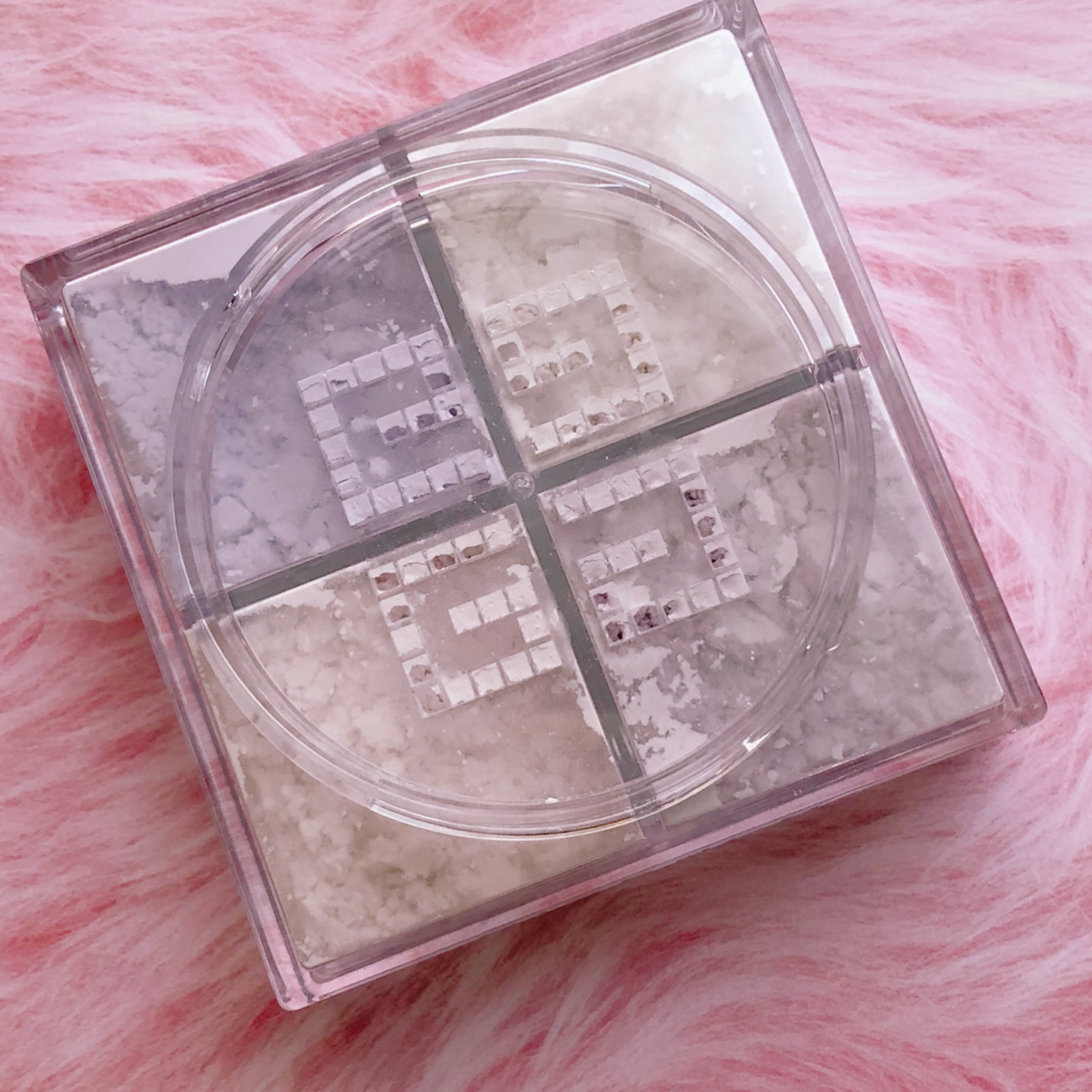 プリズム・リーブル/GIVENCHY/ルースパウダーを使ったクチコミ（2枚目）