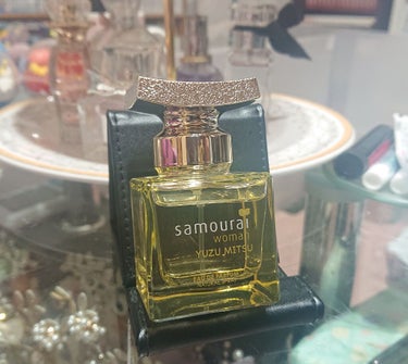 香水紹介
サムライウーマン ユズミツ オードパルファム🍊レビュー

こちらは数量限定での販売らしく、ゆずの香りの香水です。
３０mlでフランス製のスプレータイプです( ・∀・)ｒ鹵~＜≪巛;ﾟДﾟ)ﾉ
