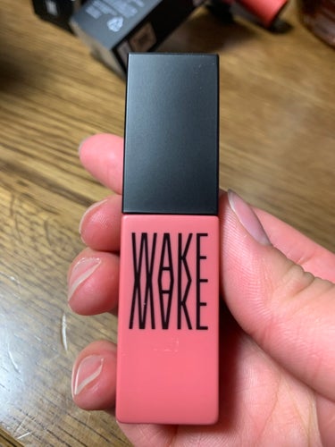 WAKEMAKE
WAKE MAKE ホイッピングトックティント　04ローズホイップ

Qoo10でおまけでついてきた

赤っぽいピンク
可愛い
塗る前はマットっぽいけど塗ると艶でる
ティッシュオフする