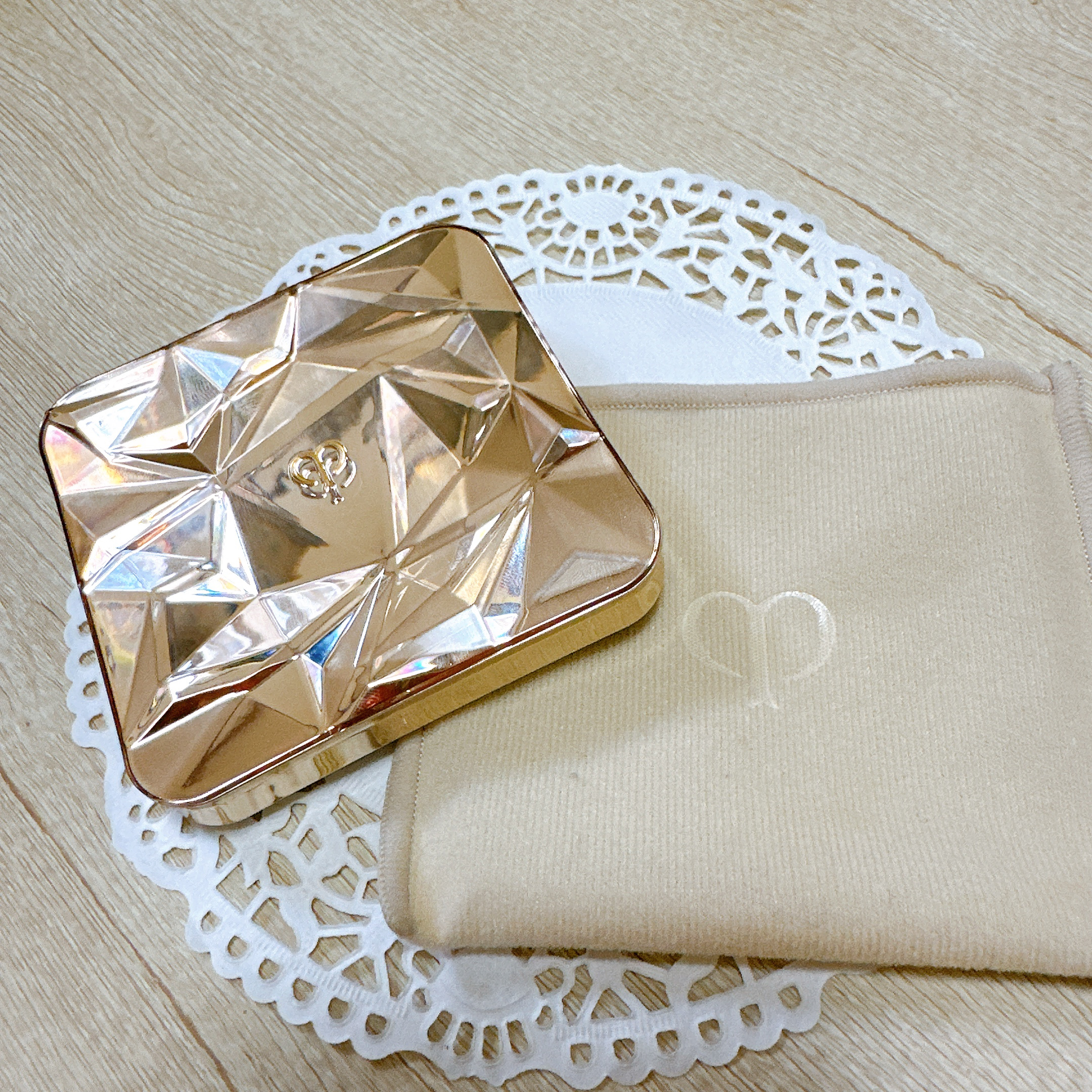 ル・レオスールデクラ  202/クレ・ド・ポー ボーテ/パウダーハイライトを使ったクチコミ（2枚目）