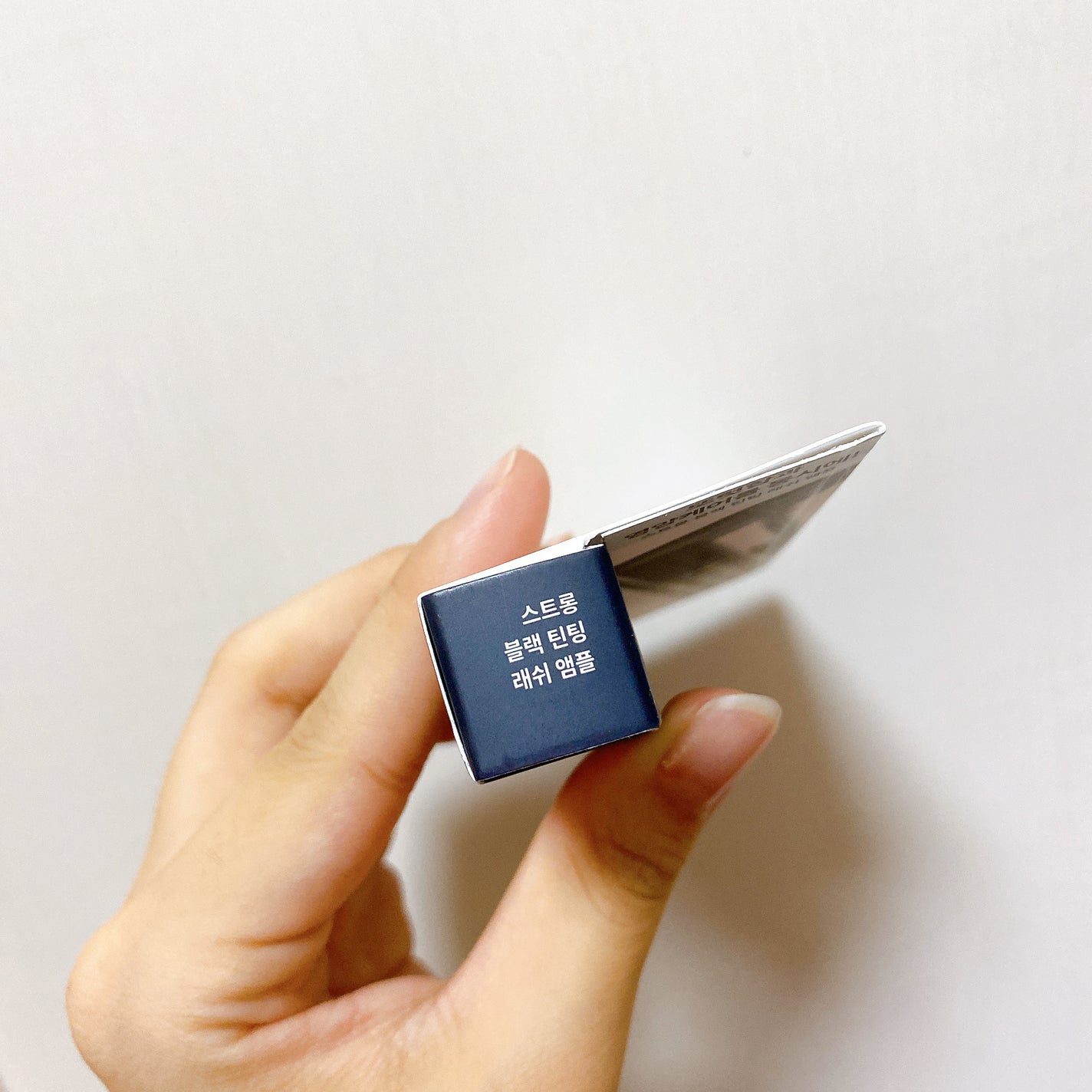 STRONG BLACK TINTING LASH AMPOULE/wakemake/まつげ美容液を使ったクチコミ(8枚目)