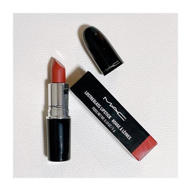 .
.
@maccosmeticsjapan 

→ lip stick
MAC
LUSTREGLASS LIPSTICK
10 / ビジネスカジュアル

各¥3.630-

★★★★★

最近1番欲し