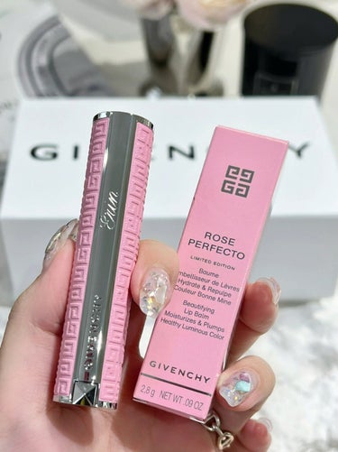 ゆうちゃん on LIPS 「【Givenchy】自然なピンクです。私は元の唇の色がくすんで..」（1枚目）