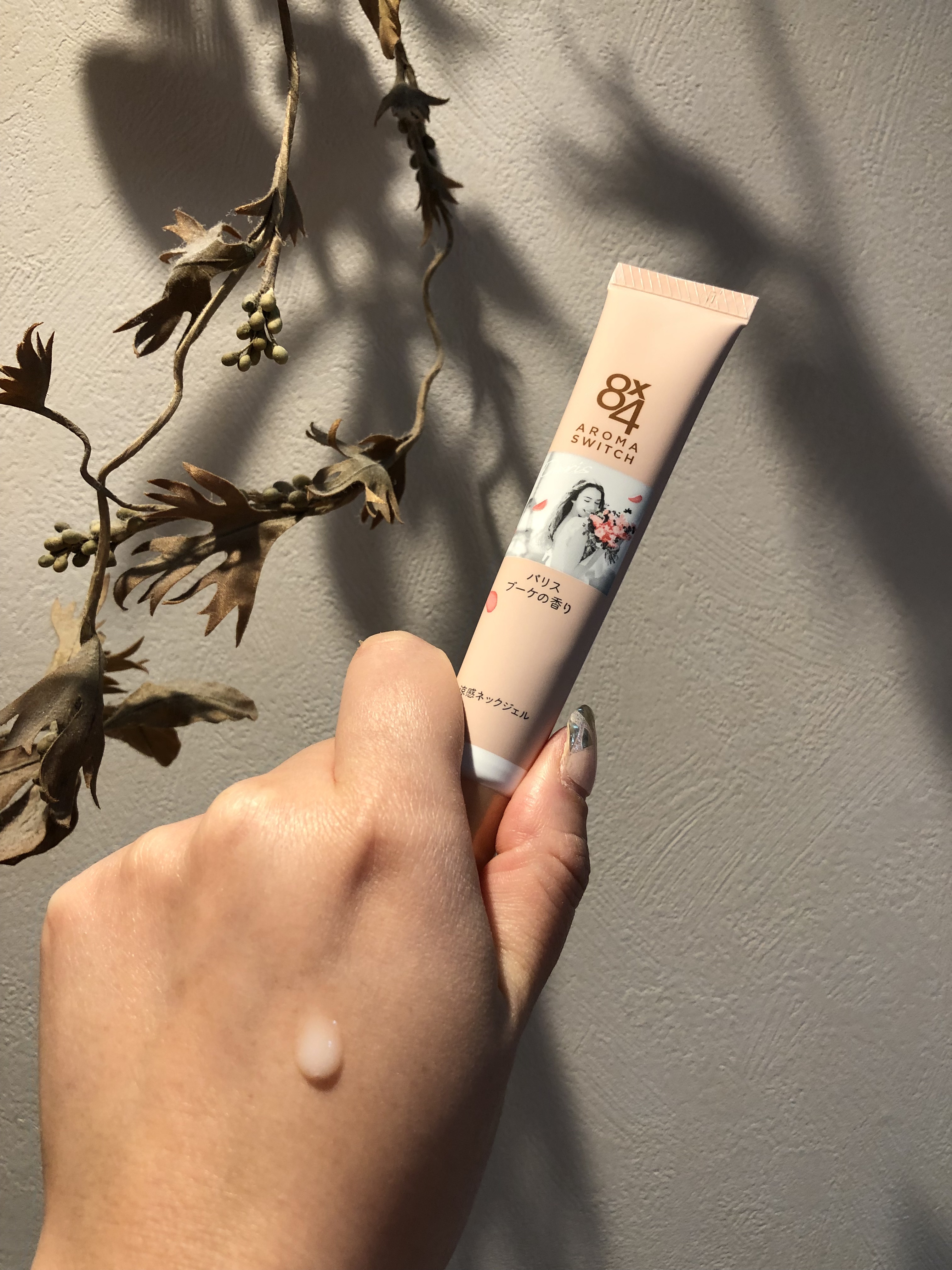 8x4 アロマスイッチ 涼感ネックジェル パリスブーケの香り/８ｘ４/デオドラント・制汗剤を使ったクチコミ（2枚目）