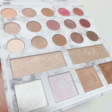 Carli Bybel Deluxe Edition 21 Color Eyeshadow & Highlighter Palette/bh cosmetics/パウダーアイシャドウを使ったクチコミ（1枚目）