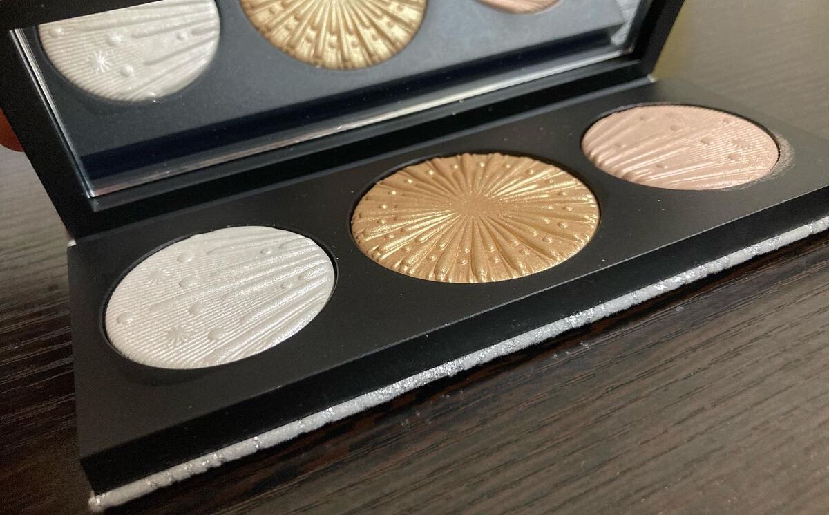 フラッシング アイス エクストラ ディメンション スキンフィニッシュ トリオ ライト/M・A・C/パウダーハイライトを使ったクチコミ（2枚目）