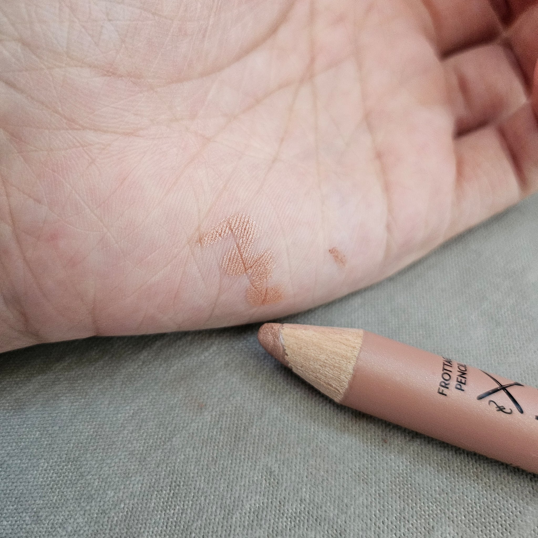 アートクラス フロッタージュペンシル/too cool for school/スティックアイシャドウを使ったクチコミ（2枚目）