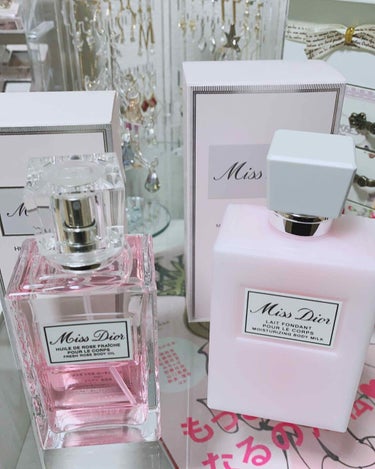 Dior ミス ディオール ボディ ミルクのクチコミ「

先日、旦那さまに香水をプレゼントしてもらってるんるんしてから数日。

なんと友達からまたも.....」（1枚目）