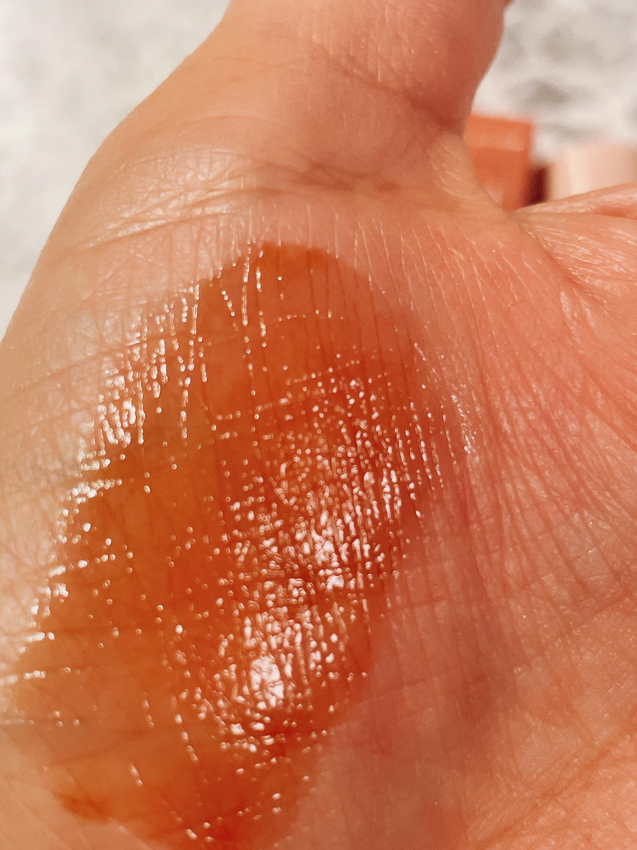 アンドバイロムアンド　グラッシーボムティント VD01 Milky cocoa/&nd by rom&nd/リップティントを使ったクチコミ（3枚目）