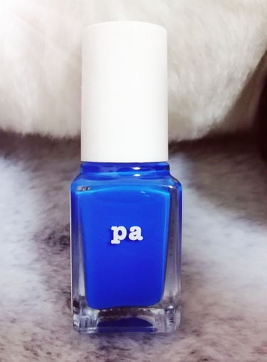 こんばんはヽ(*´∀｀)ノ
今日は、ちょっと遅いけど、クリスマスプレゼントで貰ったネイルを
紹介します！


pa  ネイルカラーA20
見た目は、凄い濃い青だけど、結構爪に塗る時には綺麗な青色で
です