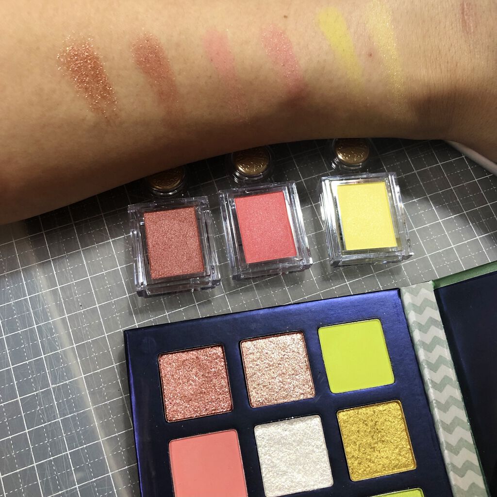 Beauty glazed Pressed Powder Eye Shadow PEACHのクチコミ「はじめてのマジョマジョ
ワンカラーシャドウ3色は
情熱とカナリヤとすずめ、となりました(^^).....」（3枚目）