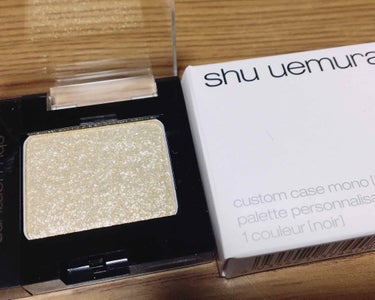 shu uemura アイシャドウ

ギラギラのラメが可愛い💗
ベースにに仕込んでも上から付けても
邪魔にならないキラキラ感💗
粉落ちもあまりしないし使いやすいです👏💗