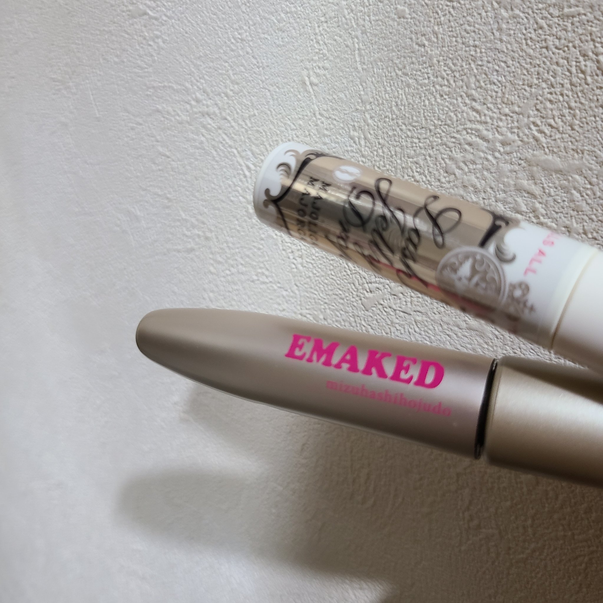 まつげ育成

水橋保寿堂製薬　EMAKED
MAJOLICA MAJORCA　ラッシュジェリードロップ　ＥＸ

半年くらい使っています

EMAKED単体で使うより
２つ合わせて使うのがおすすめです。

EMAKEDは、塗ったらすぐ
ドライ