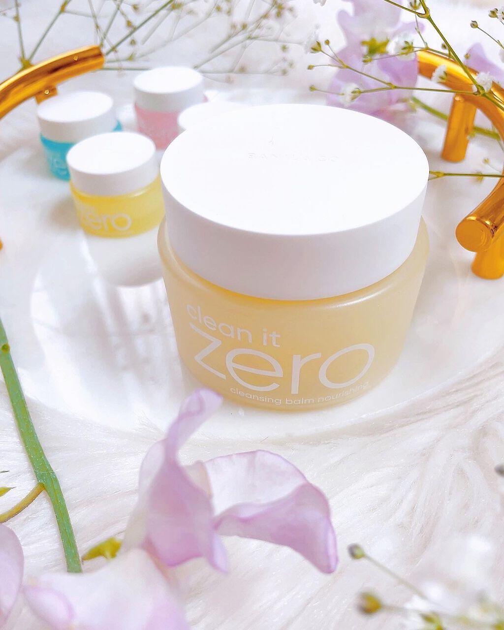 Banila Co.（#バニラコ ）
#クリーンイットゼロ
#クレンジングバーム
⁡
⁡
パステルのパッケージが
かわいいバニラコのクレンジングバーム
＼クリーンイットゼロ／
⁡
⁡
オールインワンクレンジングで
肌の上にのせるとなめらかに