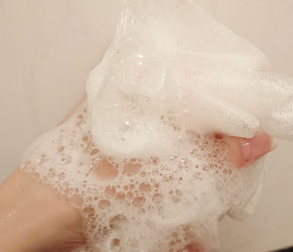 NICE ＆ QUICK ボタニカルボディウォッシュ ピュアピーチの香りのクチコミ「ボトルがシンプルで、優しい色使いで
可愛い😍
100均とかで、シンプルな空のボトルとか
買っち.....」（3枚目）