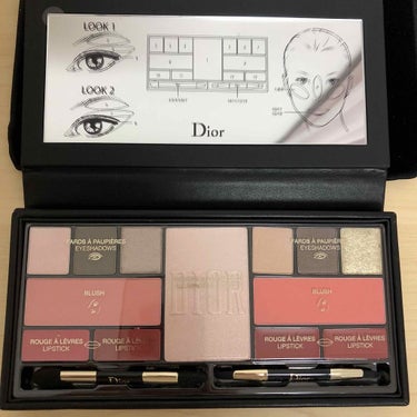 Dior スパークリング マルチユース パレットのクチコミ「ディオールのクリスマスコフレ〜✨💕

見た目無難な色が多いから購入を迷っていたのですが逆にそれ.....」（1枚目）