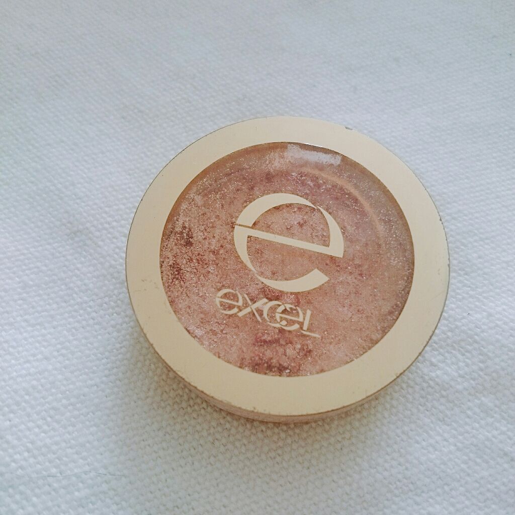 シャイニーシャドウ N/excel/単色アイシャドウを使ったクチコミ（1枚目）