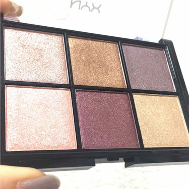 NYX Professional Makeup コスミックメタル シャドウ パレットのクチコミ「NYX 日本は再上陸🇯🇵！！！！
.
.
NeneMaruは、原宿で買いました！！
値段もコス.....」（2枚目）