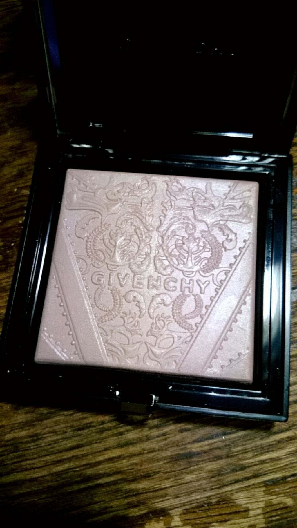 タン・クチュール・シマー・パウダー/GIVENCHY/プレストパウダーを使ったクチコミ(2枚目)