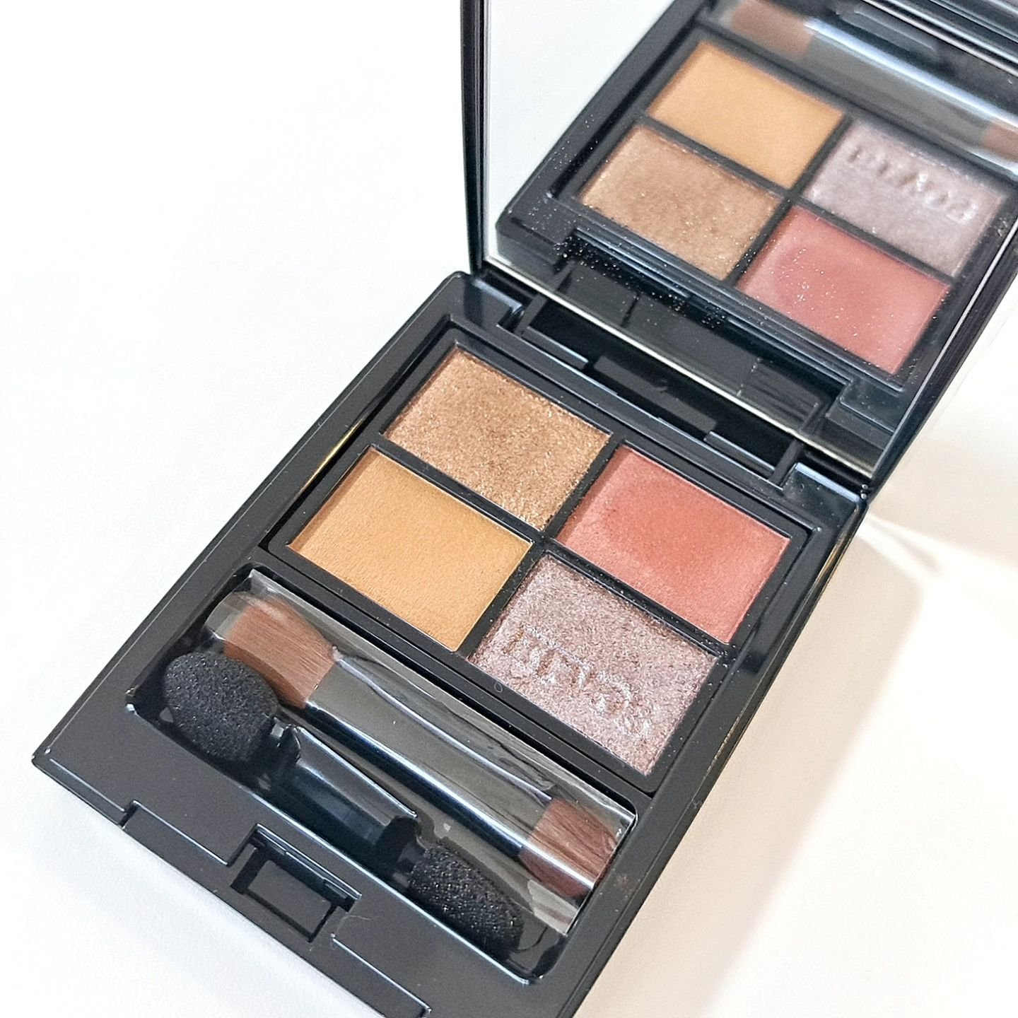 ミネラルクラッシィシャドー/エトヴォス/アイシャドウパレットを使ったクチコミ（2枚目）