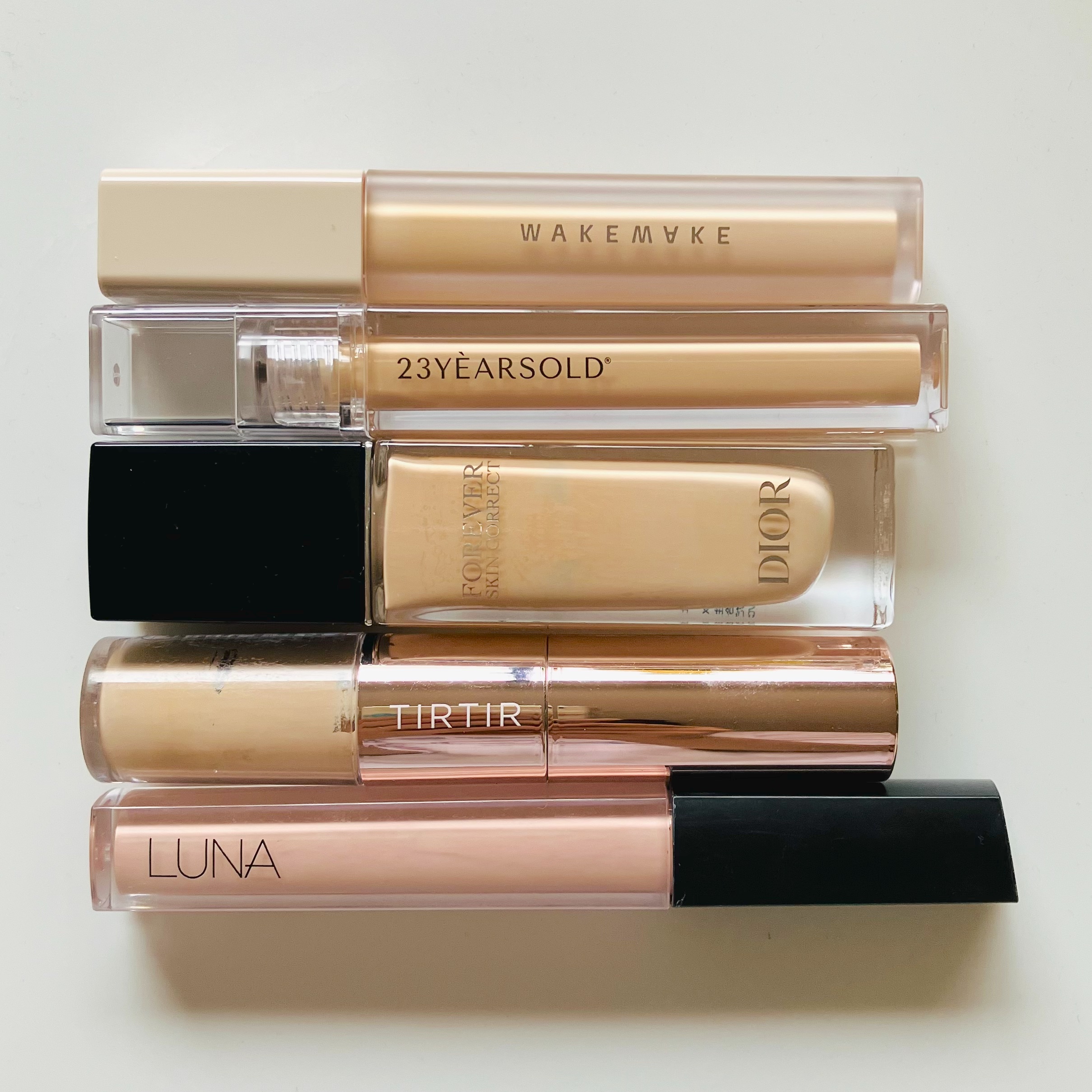 ディファイニングカバーコンシーラー 15 ライトアイボリー/wakemake/リキッドコンシーラーを使ったクチコミ（2枚目）